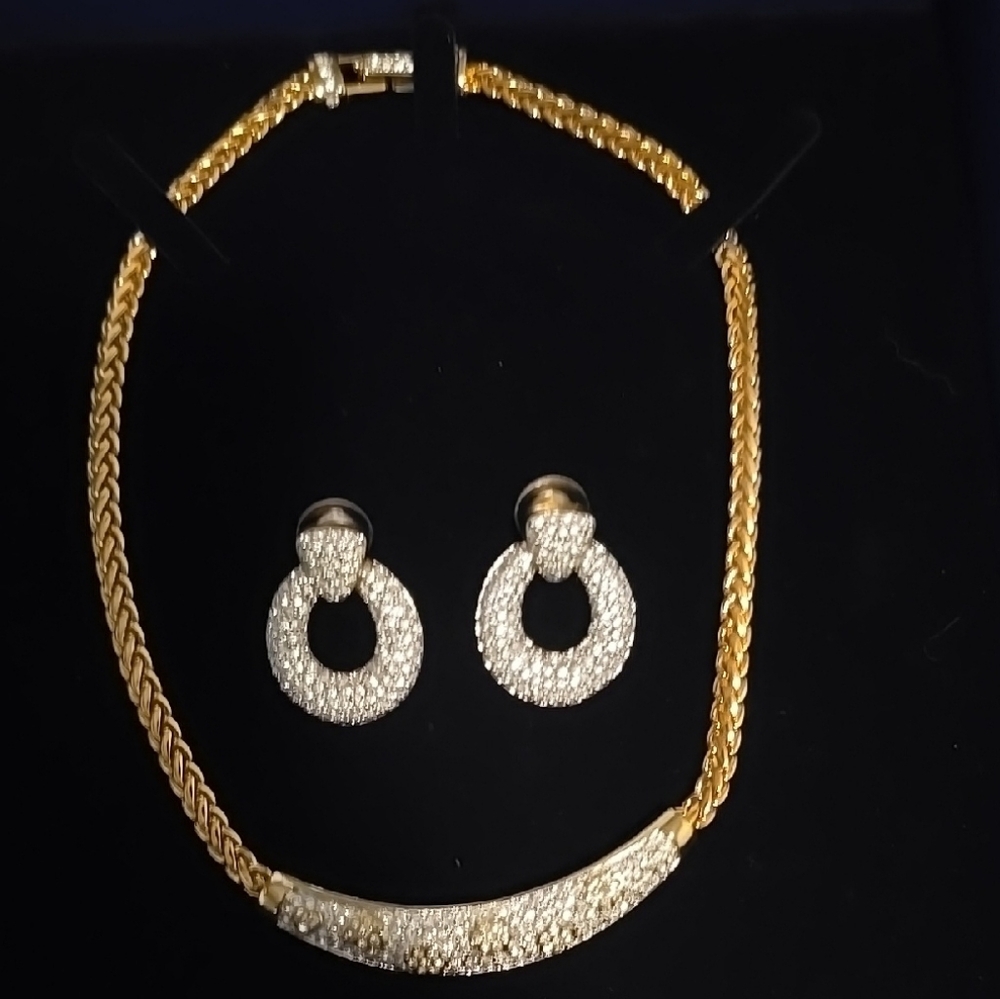 AUTH SWAROVSKI SWAN SIGNED 16” CHOKER with DANGLING PIERCED POST EARRINGS EXCEL